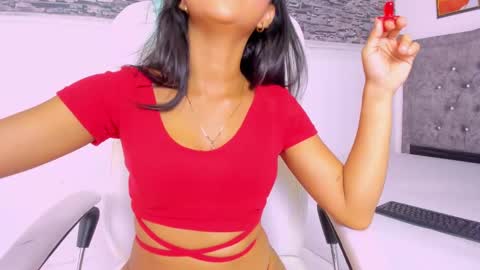 Snapshot of tiana_glowxxx chatting on 02-14-25, 07:02 Tiana online show from 02-14-25, 07:02