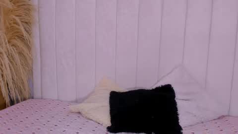 Snapshot of tiana_glowxxx chatting on 09-19-25, 12:06 Tiana online show from 09-19-25, 12:06