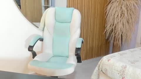 Snapshot of tiana_glowxxx chatting on 09-30-25, 11:59 Tiana online show from 09-30-25, 11:59