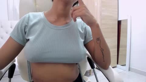 Snapshot of tiana_glowxxx chatting on 10-24-25, 12:01 Tiana online show from 10-24-25, 12:01