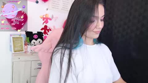 Snapshot of tianale chatting on 02-21-25, 01:00 Tiana Le online show from 02-21-25, 01:00