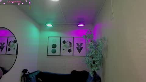 Tiara  online show from 06-09-26, 03:40