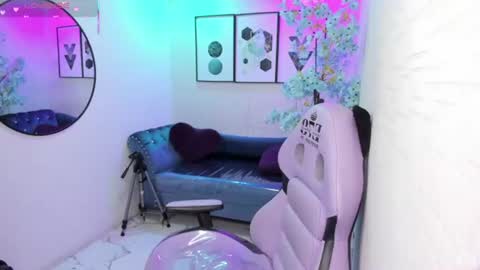 Tiara  online show from 06-21-26, 03:31