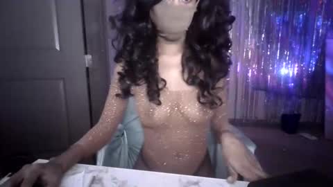 Snapshot of tiaradarling chatting on 01-23-25, 09:08 Tiara online show from 01-23-25, 09:08