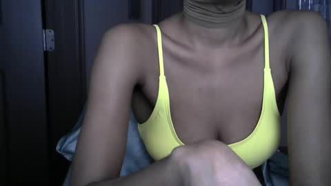 Snapshot of tiaradarling chatting on 02-25-25, 08:25 Tiara online show from 02-25-25, 08:25