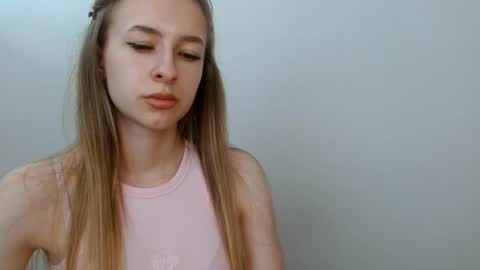 Snapshot of tiarasmile chatting on 06-19-26, 08:07 Tiara online show from 06-19-26, 08:07