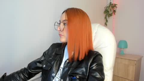 Snapshot of tiarha_ chatting on 12-23-24, 01:18 Tiarha online show from 12-23-24, 01:18