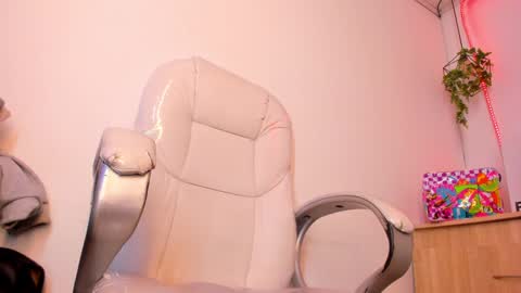 Snapshot of tiarha_ chatting on 12-30-24, 07:48 Tiarha online show from 12-30-24, 07:48