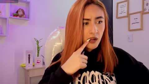 Snapshot of tiarha_ chatting on 10-22-25, 02:45 Tiarha online show from 10-22-25, 02:45