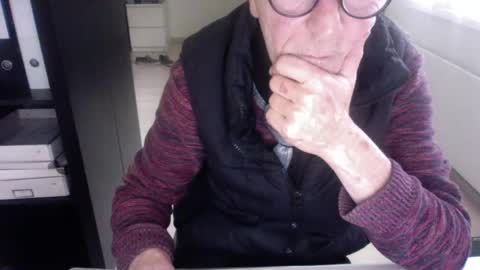 Snapshot of tiburzio chatting on 12-03-24, 02:05 tiburzio online show from 12-03-24, 02:05