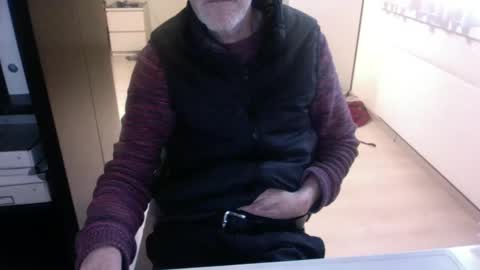 Snapshot of tiburzio chatting on 12-08-24, 01:47 tiburzio online show from 12-08-24, 01:47