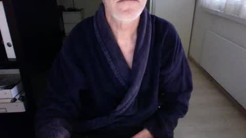 Snapshot of tiburzio chatting on 02-17-25, 07:26 tiburzio online show from 02-17-25, 07:26