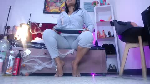 Tifanny Nails  online show from 10-21-25, 12:17