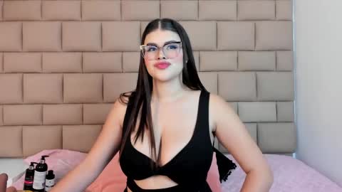 Snapshot of tifannyrosen chatting on 05-15-26, 11:50 Tifanny online show from 05-15-26, 11:50