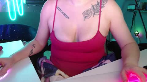 Snapshot of tiff4yew chatting on 10-21-25, 04:57 tiff4yew online show from 10-21-25, 04:57