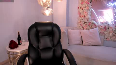 Snapshot of tiffannysins chatting on 03-26-26, 03:45 Tiffanny Sins online show from 03-26-26, 03:45