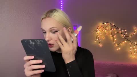 Amira online show from 11-18-25, 10:20