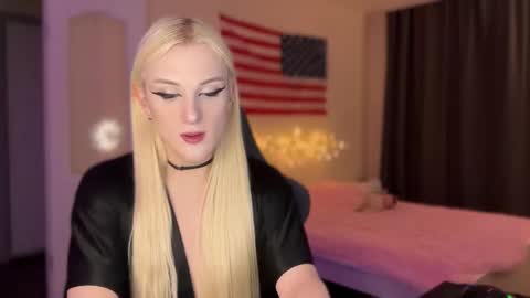 Amira online show from 12-23-25, 10:57