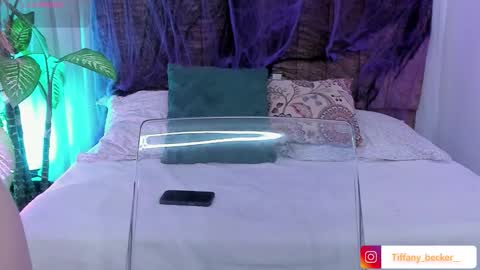 Tiffany Becker online show from 10-18-25, 11:55