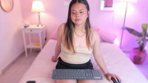 Tiffany online show from 11-19-25, 04:12