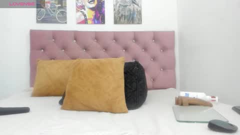 tiffany  online show from 12-21-25, 01:02