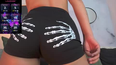 tiffany_low online show from 10-27-25, 03:27