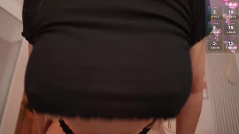 Snapshot of tiffany_sims chatting on 10-19-25, 03:34 Tiffany online show from 10-19-25, 03:34