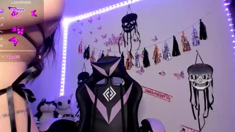 tiffany sofia online show from 10-21-25, 09:04