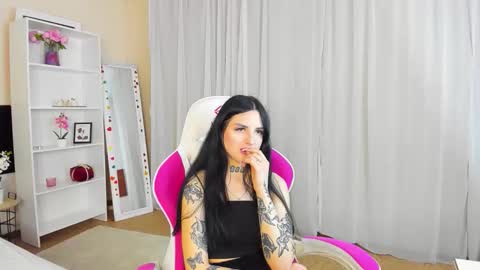 Snapshot of tiffanyhhotx chatting on 03-24-26, 02:33 Tiffani online show from 03-24-26, 02:33