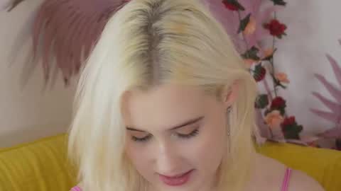 Snapshot of tiffanyjons chatting on 10-23-25, 05:33 tiffanyjons online show from 10-23-25, 05:33