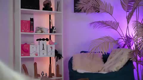 tiffanyjons online show from 05-09-26, 06:24