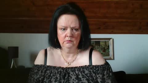 Snapshot of tiffanymature chatting on 10-27-25, 08:18 TiffanyMature online show from 10-27-25, 08:18