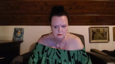 Snapshot of tiffanymature chatting on 05-25-26, 09:32 TiffanyMature online show from 05-25-26, 09:32
