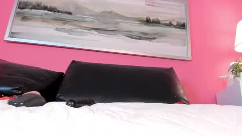 Stefany Suarez online show from 02-14-25, 10:25