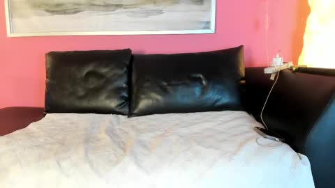 Stefany Suarez online show from 10-04-25, 07:12