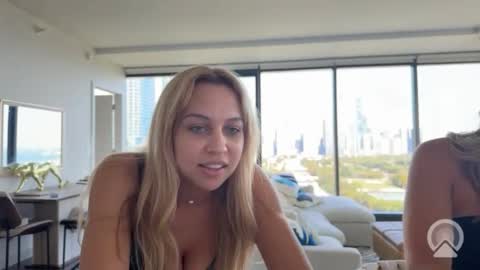 Snapshot of tiffstreatsxoxo chatting on 09-22-25, 05:15 Tiffstreatsxoxo online show from 09-22-25, 05:15