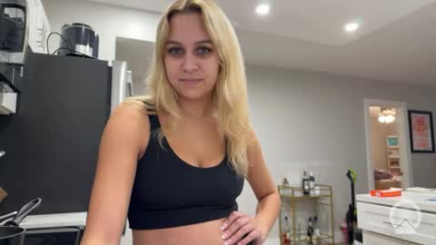 Snapshot of tiffstreatsxoxo chatting on 10-11-25, 05:33 Tiffstreatsxoxo online show from 10-11-25, 05:33