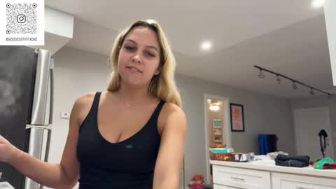 Snapshot of tiffstreatsxoxo chatting on 10-29-25, 05:04 Tiffstreatsxoxo online show from 10-29-25, 05:04