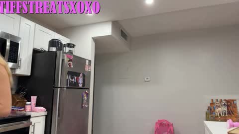 Tiffstreatsxoxo online show from 03-04-26, 04:57