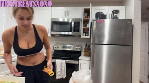 Tiffstreatsxoxo online show from 05-02-26, 06:35