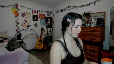 Snapshot of tiggerrosey chatting on 01-02-25, 12:45 All my Links online show from 01-02-25, 12:45