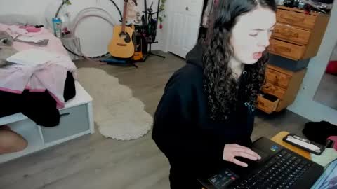 Snapshot of tiggerrosey chatting on 01-29-25, 10:11 All my Links online show from 01-29-25, 10:11