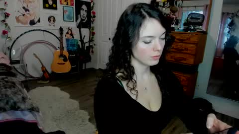 Snapshot of tiggerrosey chatting on 02-08-25, 12:17 All my Links online show from 02-08-25, 12:17