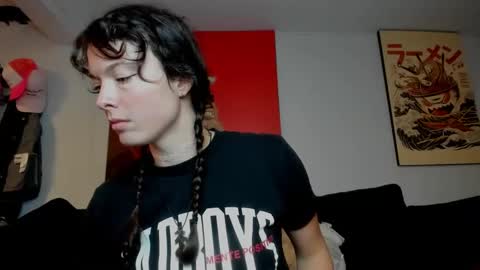 Snapshot of tiggerrosey chatting on 10-31-25, 07:15 All my Links online show from 10-31-25, 07:15