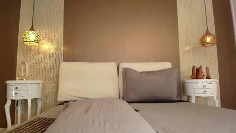 T I F F A N Y online show from 10-09-25, 08:07