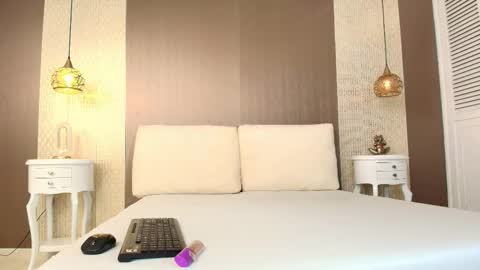 T I F F A N Y online show from 12-01-25, 07:41