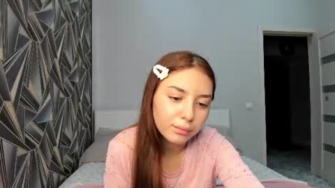 Snapshot of tillly_18 chatting on 06-10-26, 09:19 tillly_18 online show from 06-10-26, 09:19