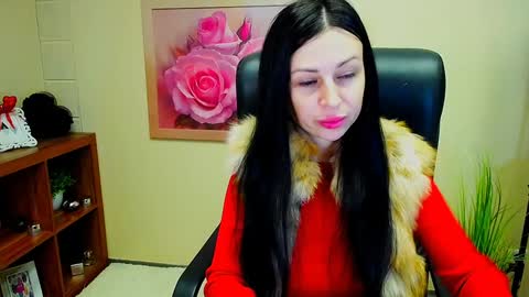 Luisa online show from 12-19-24, 12:34