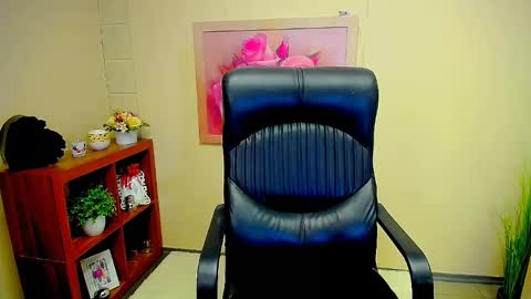 Luisa online show from 02-11-25, 09:09