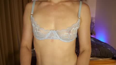 Snapshot of timissi chatting on 09-18-25, 02:35 Timis but I prefer you whisper to my ear my girl online show from 09-18-25, 02:35